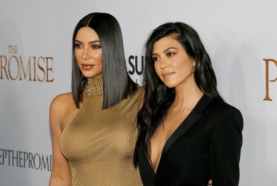 Kourtney Kardashian deja programa tras pelea con Kim (Shutterstock).