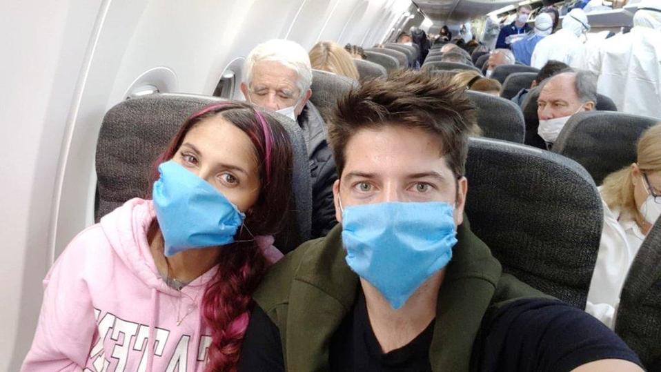 Pasajeros abordo del avión de la Fuerza Aérea Mexicano que trasladó a argentinos a su país. (Twitter | @CancilleriaARG )