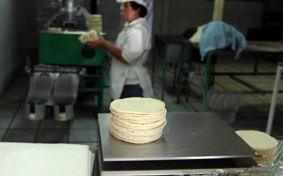 "El kilo de tortilla no excede los 16 pesos en el Valle de Toluca". (Especial)