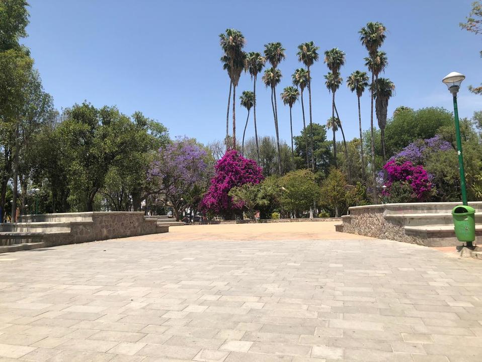 Parque Hidalgo en la ciudad de León, luce vacío por contingencia.
