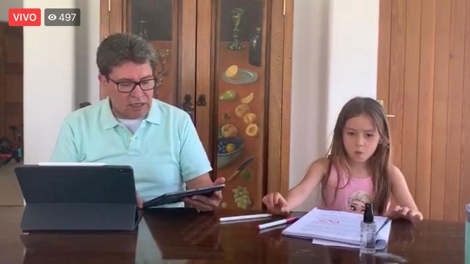 El senador Ricardo Monreal contestó preguntas de medios de comunicación vía remota.