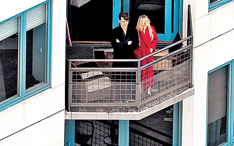 Vecinos de Nueva Jersey frente al río Hudson. (Reuters)
