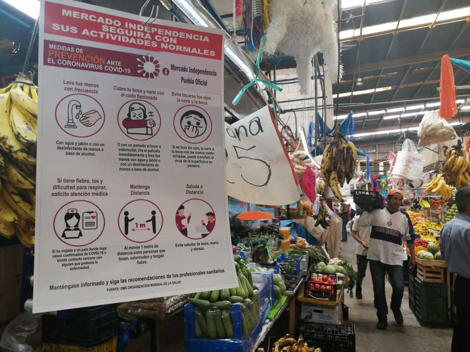 Hasta el momento se han desinfectado 17 mercados de la capital poblana. (Andrés Lobato)