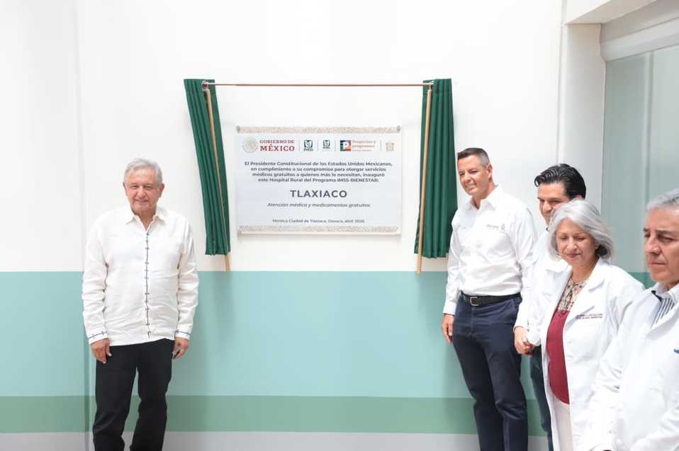El gobernador de Oaxaca, Alejandro Murat  y el presidente López Obrador entregaron el Hospital Rural IMSS Bienestar de Tlaxiaco. (Especial)