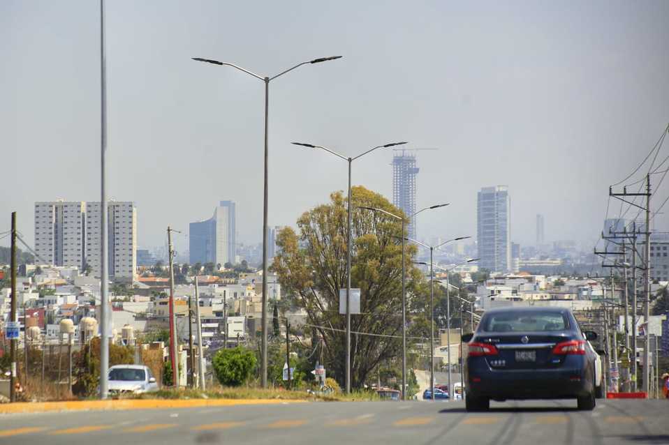 En el sur de la ciudad se percibe una capa de polución atmosférica. (Andrés Lobato)