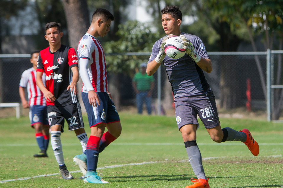 Víctor Alcaráz, portero de Chivas Sub 20 (Mexsport)