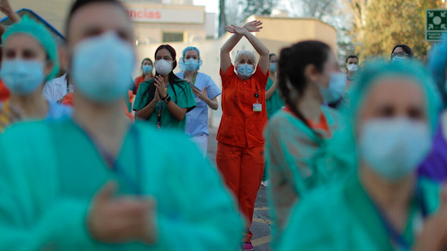 España supera 10 mil muertos por coronavirus tras reportar nuevo récord de 950 en un día