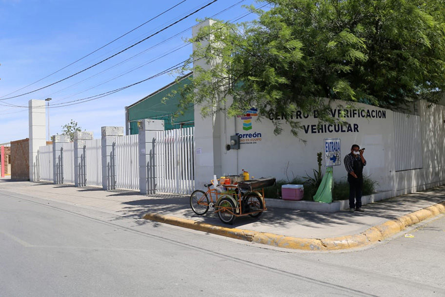 Centro de verificación vehicular en Torreón. (Mauricio Román)