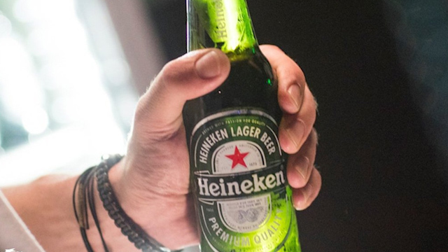 Heineken dejará de distribuir cerveza por coronavirus