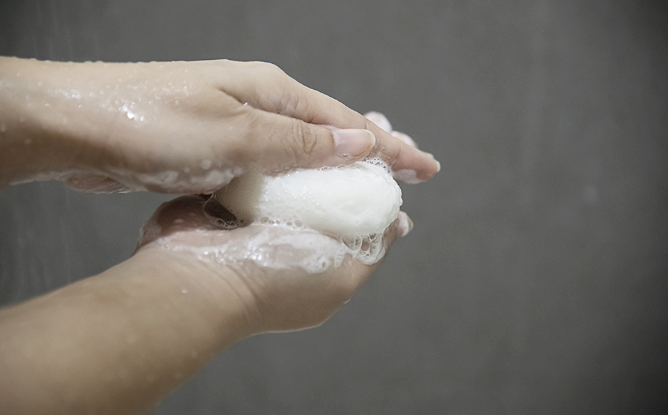 El lavado de manos puede prevenir las enfermedades relacionadas con la diarrea y de las infecciones respiratorias. (Foto jcomp, Freepik)