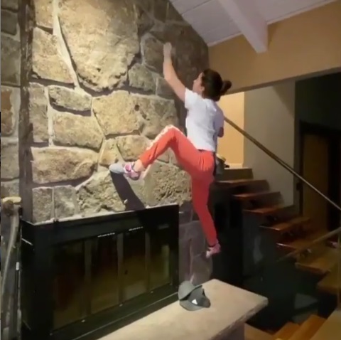 Brooke Raboutou, la escaladora olímpica que practica en su casa (Instagram @brookeclimbs)