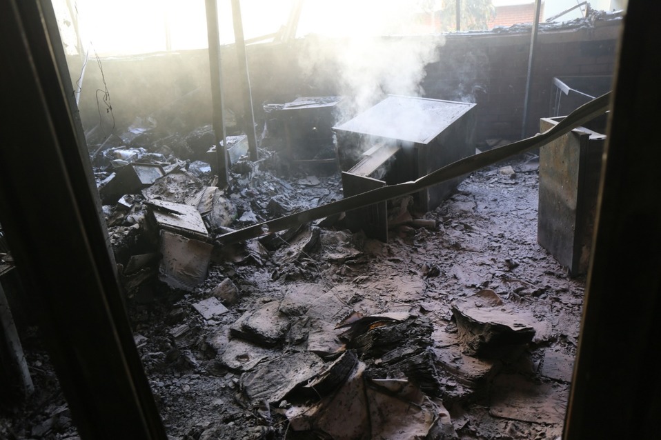 Bomberos tuvieron que acudir a controlar el fuego. (Especial)