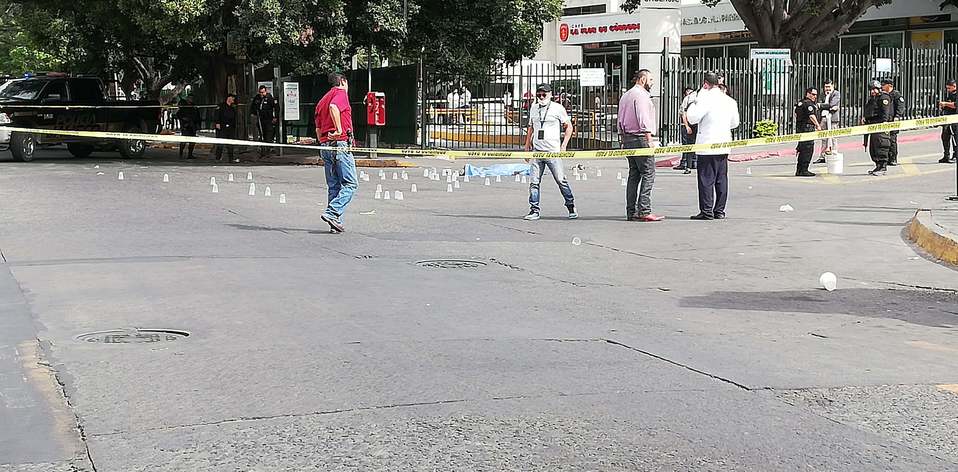 Dispararon contra un hombre en Centro Médico de Occidente (Jorge Martínez)