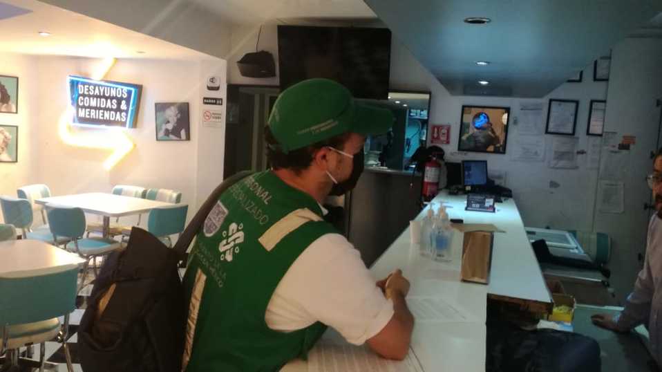 De los 21 restaurantes visitados, el Invea constató que 17 cuentan con servicio de comida para llevar o a domicilio, mientras que cuatro cerraron. (In