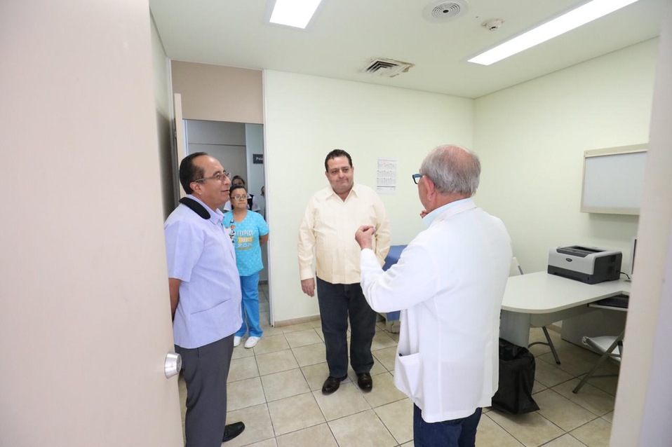 Carlos Mendoza Davis, gobernador de Baja California Sur.