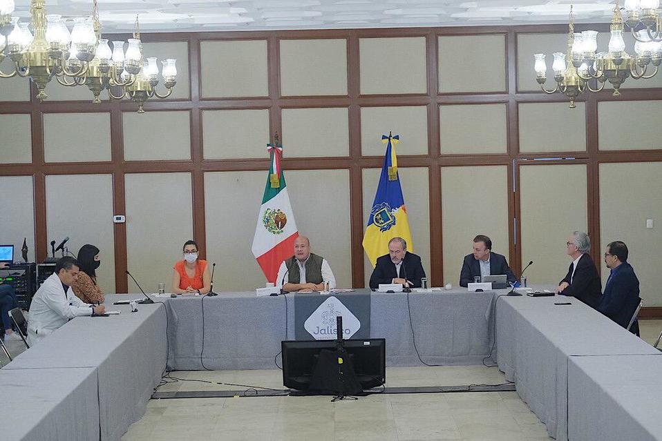Enrique Alfaro presenta plan hospitalario y contra violencia familiar. (Especial)