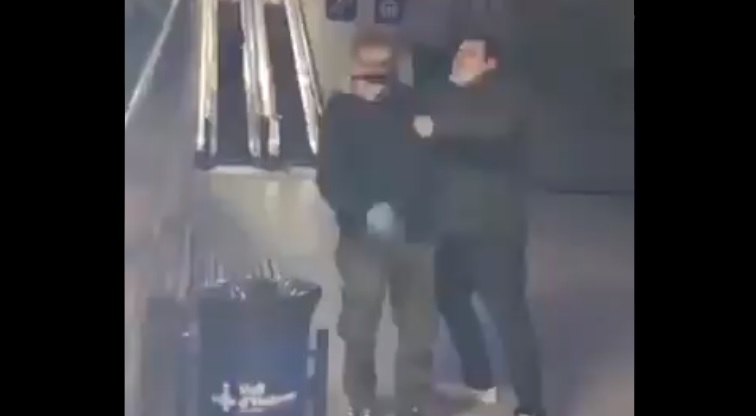 Fans del Barcelona golpean en hospital a seguidor del Espanyol (Especial)