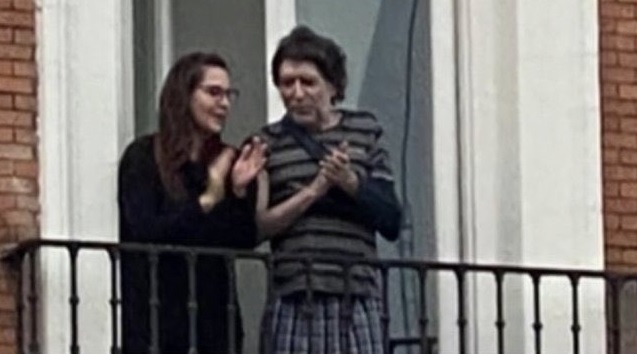 Joaquín Sabina salió acompañado de su pareja. (Twitter)