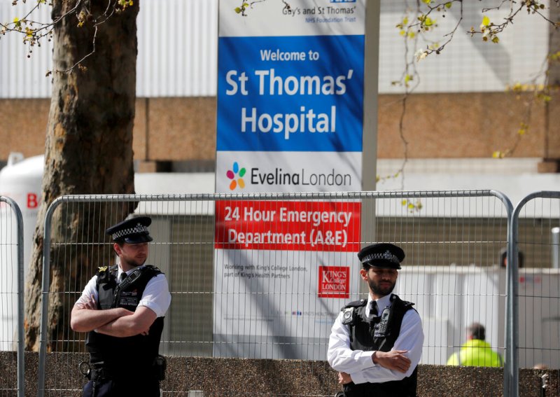 El líder conservador se encuentra internado en el hospital St Thomas de Londres. (AP)