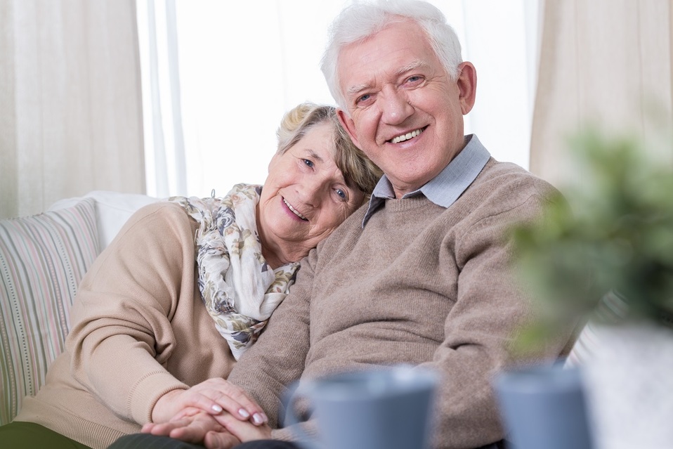 Matrimonio de 88 años superan el covid-19. (Shutterstock)