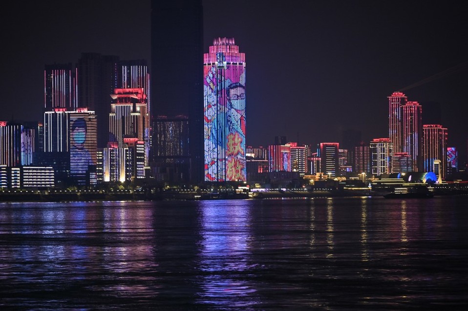 Wuhan. Vista general de edificios residenciales y comerciales cerca del río Yangtze. (AFP)