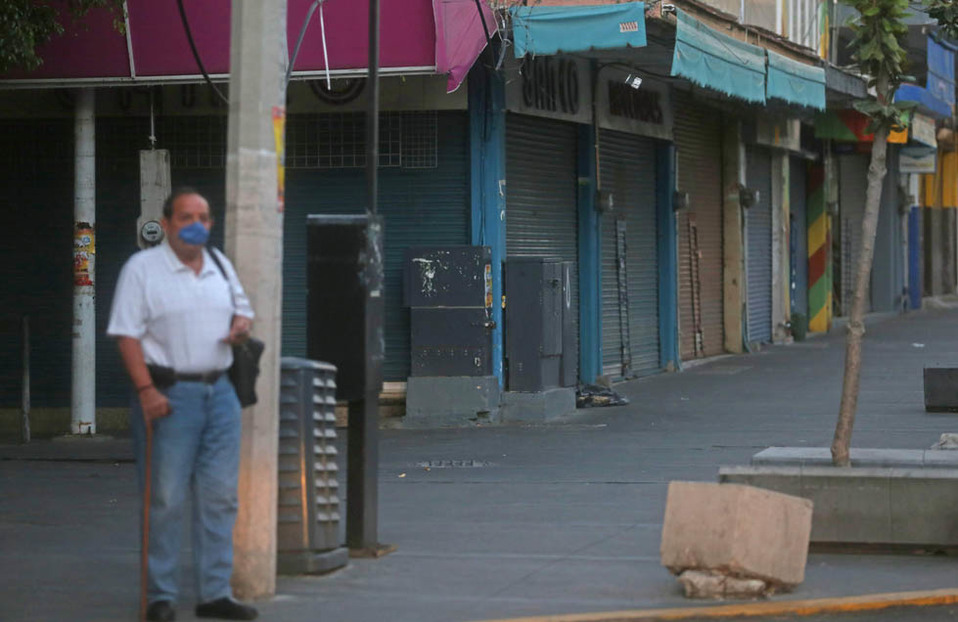 El corredor comercial de la calle Obregón en Guadalajara luce desierto (Fernando Carranza)