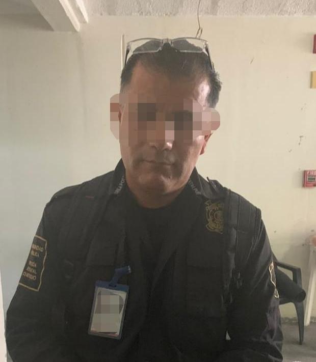 Detenido custodio que intentó ingresar droga y un celular al Cereso de San Miguel. (Especial)