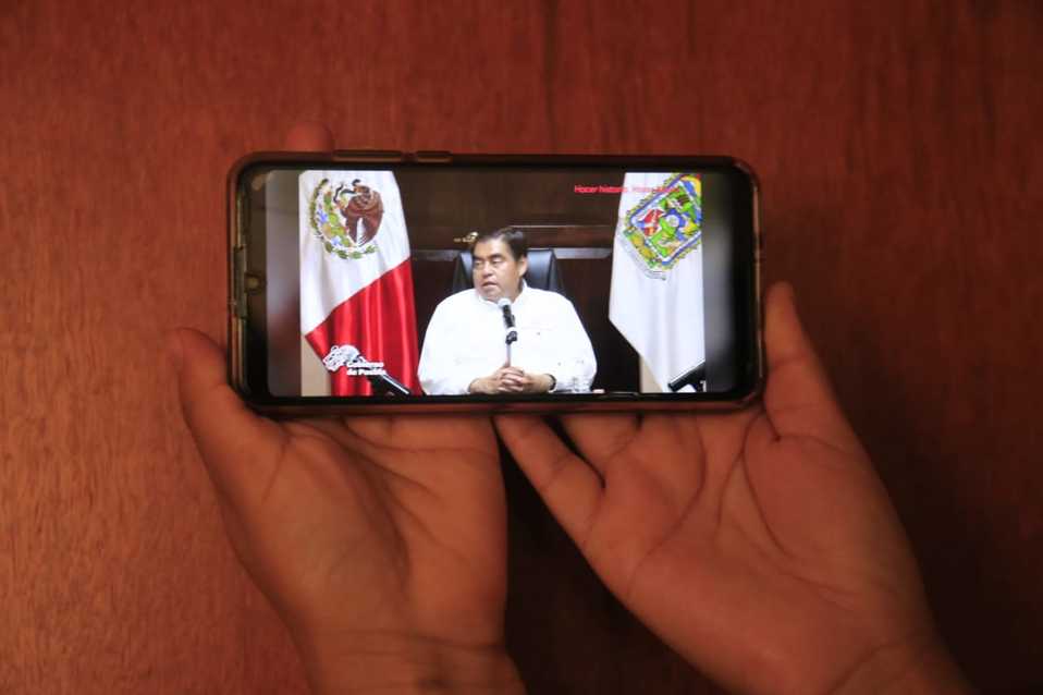 El gobernador Miguel Barbosa durante la rueda de prensa virtual.  (Andrés Lobato)