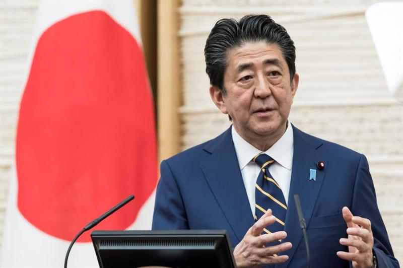 El primer ministro de Japón, Shinzo Abe, dijo que no habría cuarentenas rígidas como en Europa. (AP)