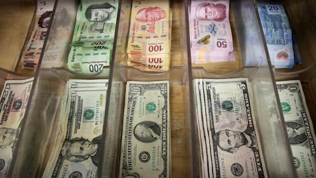 Peso gana terreno frente al dólar, que se vende hasta en $24.32 en bancos