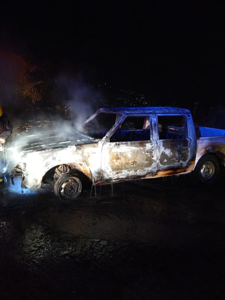 Roban despensa y queman camioneta en Acapulco. (Javier Trujillo)