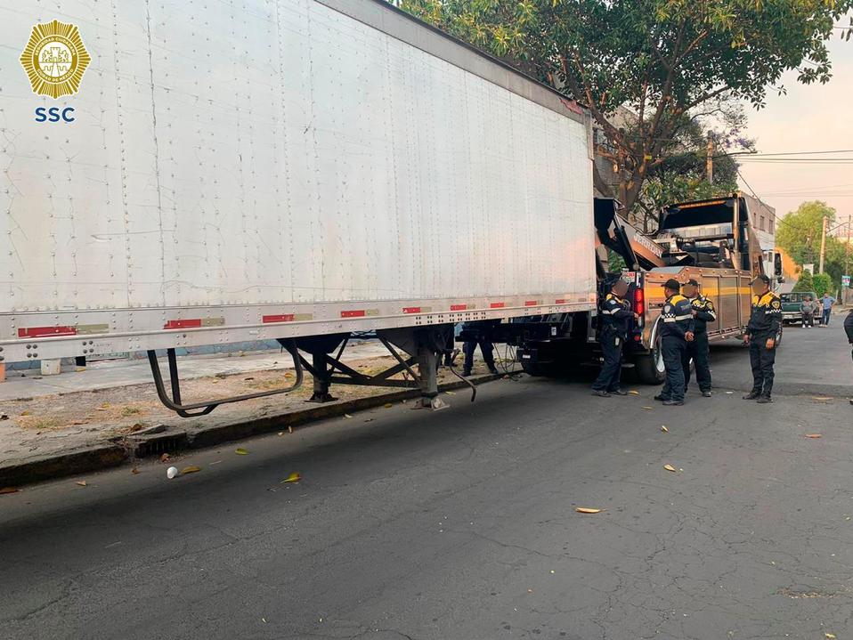 El camión tenía reporte de robo, por lo que 13 fueron detenidos (Jorge Becerril)