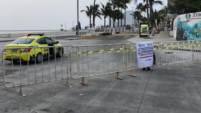 Cierran bulevar que une a dos municipios en Veracruz por coronavirus