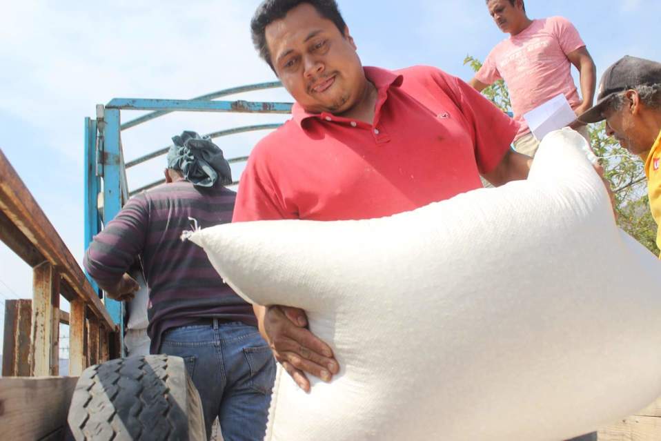 Abdón Abel Hernández Olvera, presidente de la Asociación de Industriales de la Masa y la Tortilla, encabezó la entrega. (Rogelio Agustín)