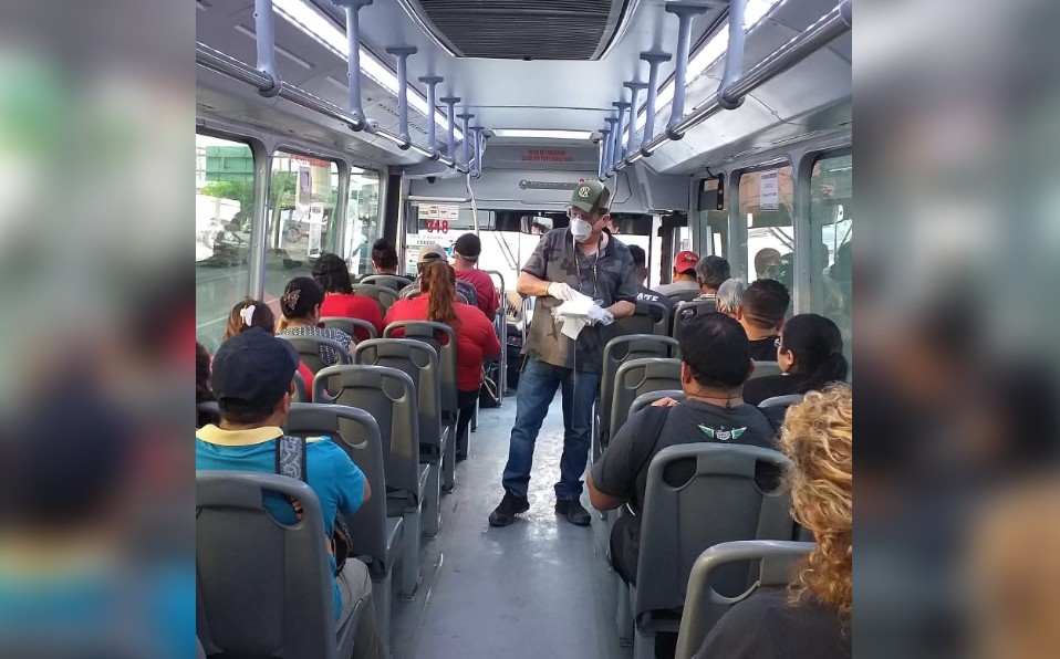 Se continúan realizando inspecciones a rutas urbanas para confirmar que estén desinfectando los camiones. (Especial)