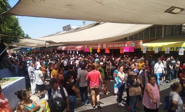 En el lugar se aglomeraron cientos de personas. (Especial)