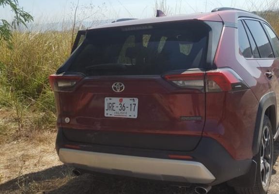 Fue localizado su cuerpo en  una camioneta abandonada en color rojo. (Cortesía)