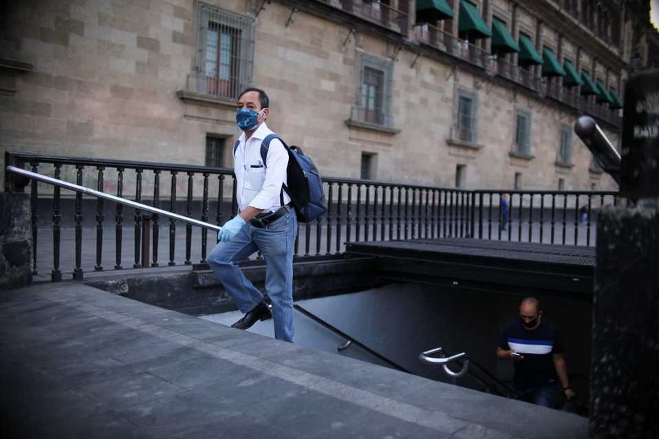 El Metro pidió que el cubrebocas sea de tela. (Omar Franco)