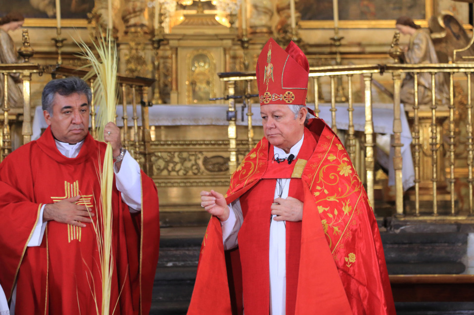 La Misa Crismal en la que se bendicen los óleos de  los catecúmenos y los enfermos se desarrolló sin feligreses presentes en la catedral. (Especial)