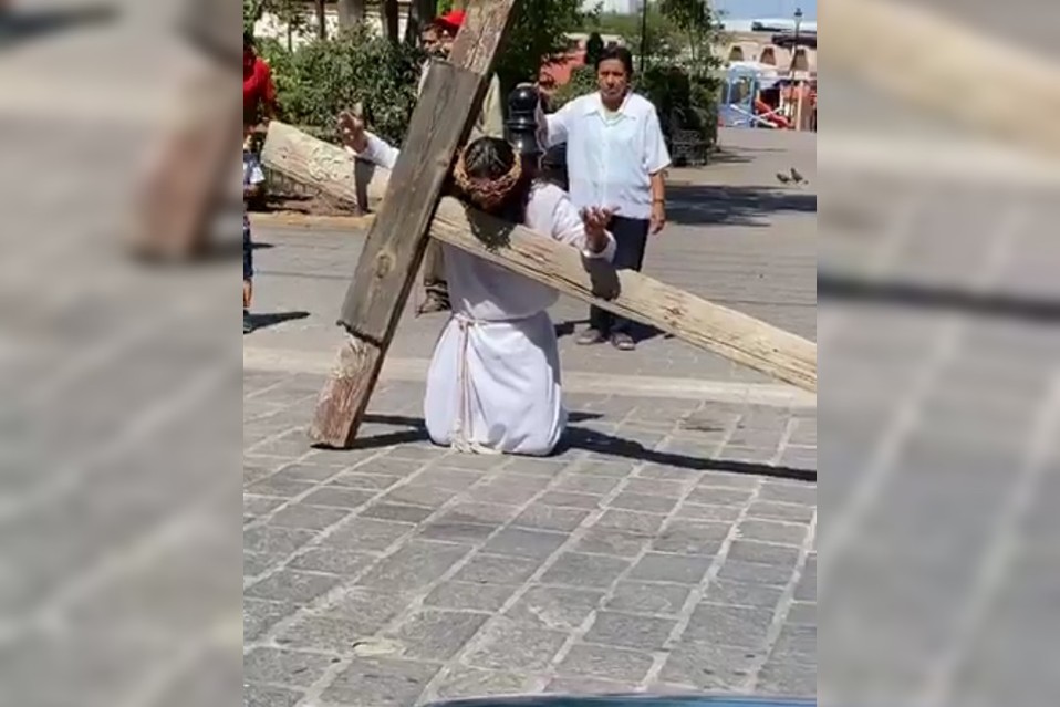 Sin audiencia, llevan a cabo Vía Crucis en colonia San Miguel, en León. Foto: Redes UM.