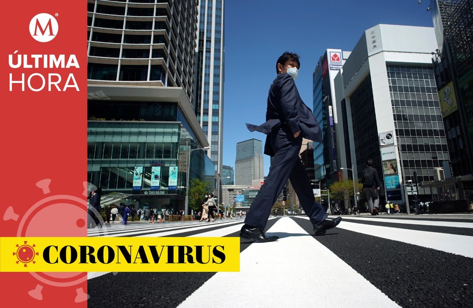 Coronavirus en el mundo, 10 de abril; en la imagen, un hombre camina en Japón (AP).