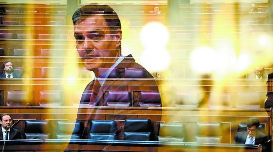 El mandatario español al dirigirse al Congreso por videoconferencia. (EFE)