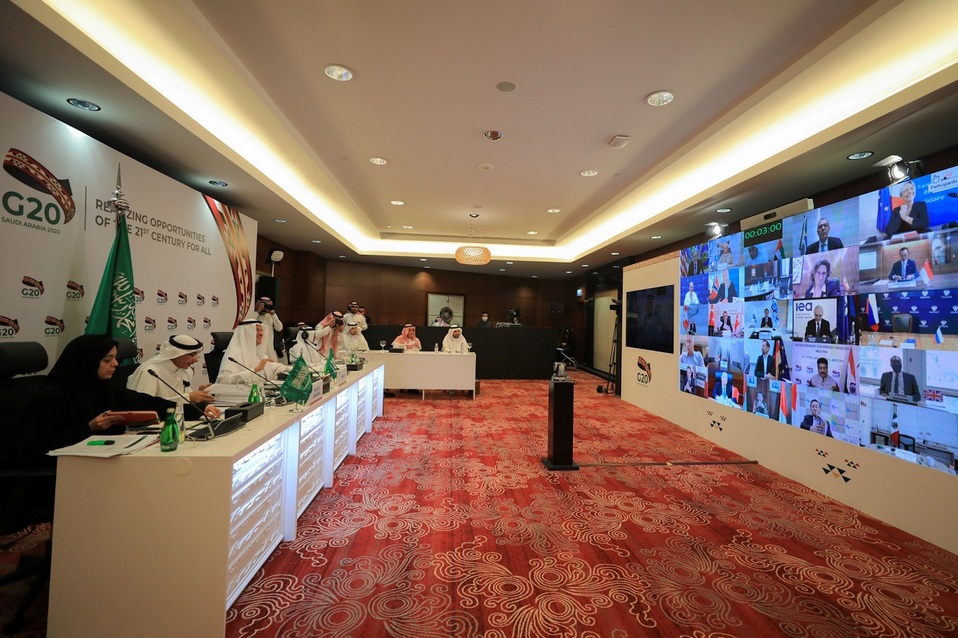 El ministro de energía de Arabia Saudita, el príncipe Abdulaziz bin Salman Al-Saud, habla durante una reunión virtual de emergencia en Riad (Reuters)