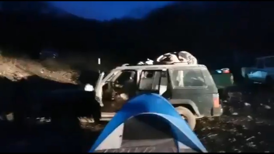 Policías de Culiacán pidieron a los ciudadanos salir del lugar. (Foto: Captura video Twitter SSP y TM)