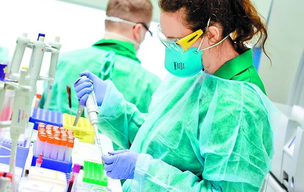 El antiviral remdesivir costará 9 dólares por ciclo si se fabrica en masa. (Reuters)