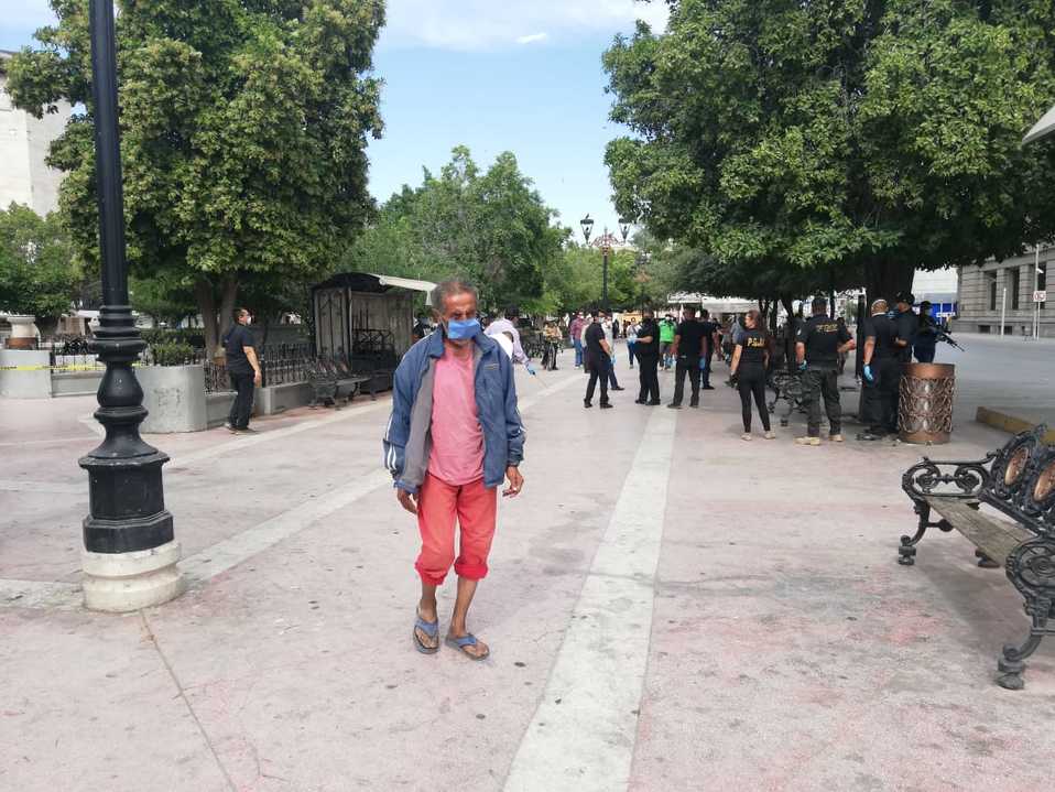 Se exhortó a los adultos mayores a que regresen a sus casa por un tiempo. (Martín Piña)