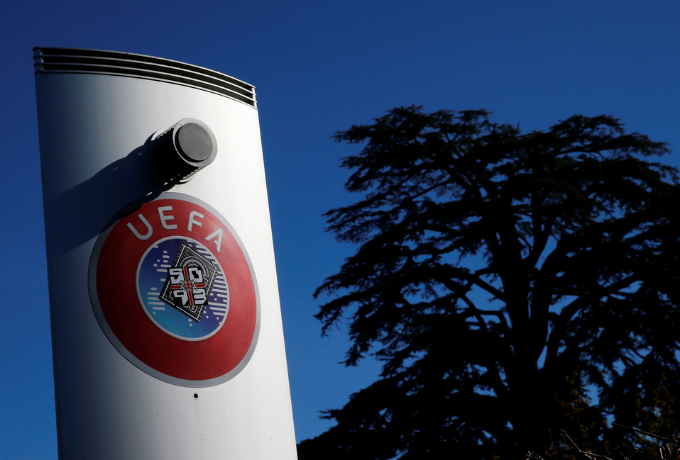 UEFA comienza a resignarse a reanudar temporada (Reuters)