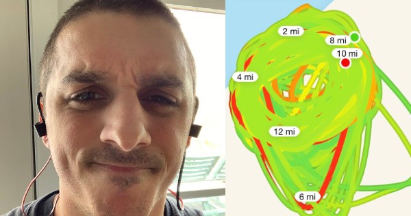 El reportero Tim Marci realizó un medio maratón en su casa (Twitter @TimMarcin)