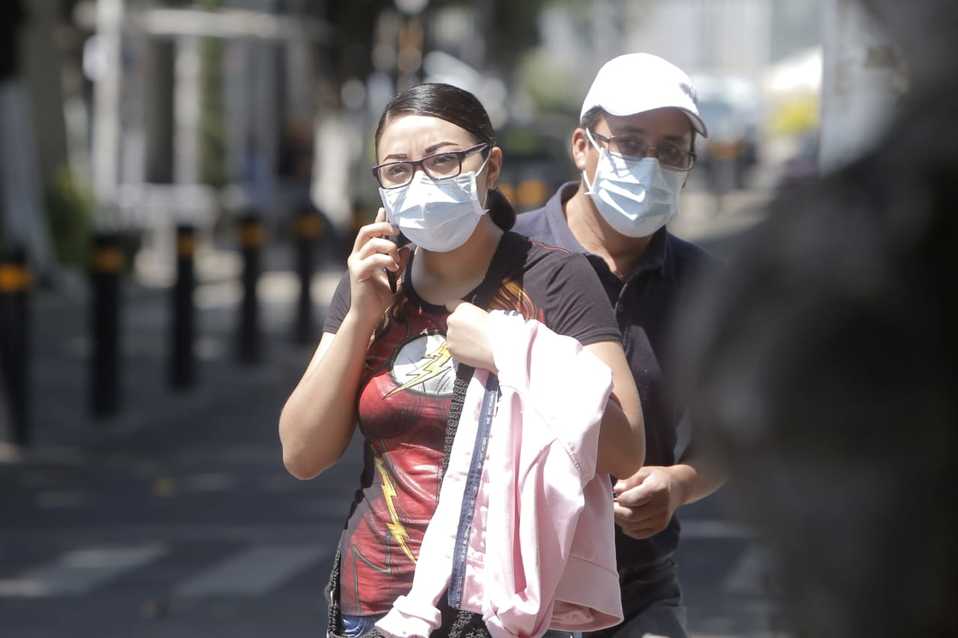 Al ingresar a las instalaciones es necesario portar cubrebocas ya que el hospital solo cuenta con insumos para pacientes y médicos. (Ariana Pérez)
