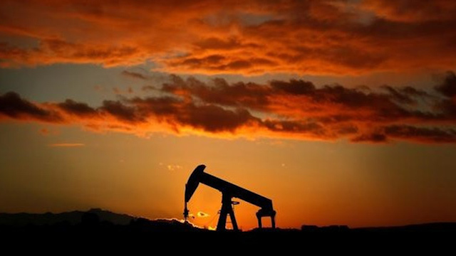 Petróleo opera mixto tras acuerdo de la OPEP y aliados